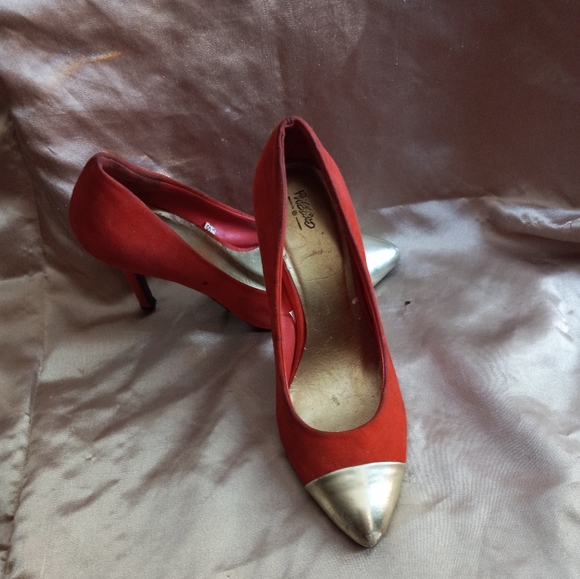 Red Heels with Gold Tips - Picture 3 of 14